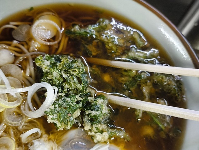 春菊天」をスブズブと汁の中に沈めてやる