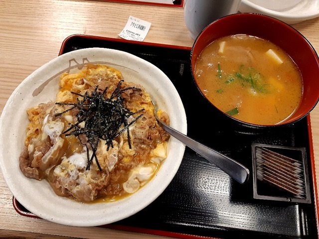 プレミアム牛とじ丼＋豚汁