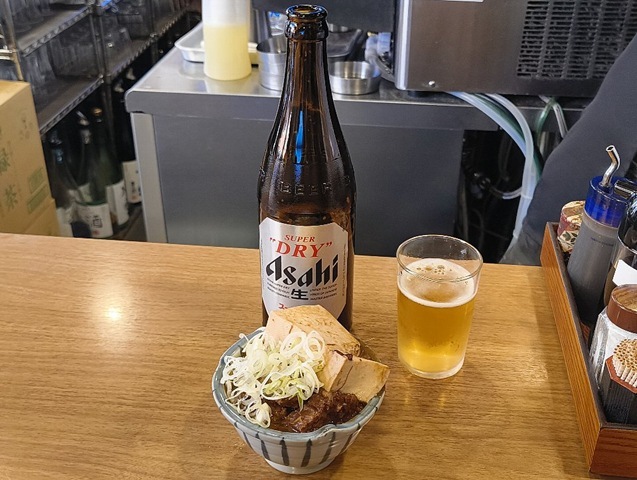 浅草の喧騒もまた元気な証拠だ。『居酒屋浩司』で吉川さんと乾杯した話。変わる浅草、変わらぬ二人の心意気。25年間通い続けた居酒屋浩司も、ちゃんと、うまかったのだよ（笑）。（居酒屋浩司：浅草二丁目）