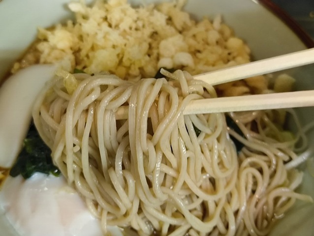 先ずは蕎麦を手繰ってみる