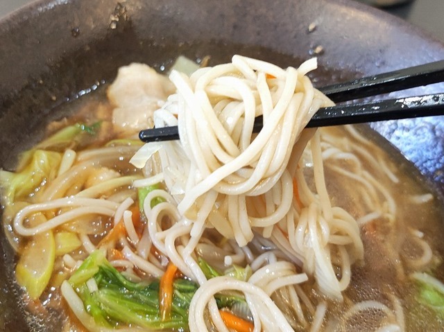 蕎麦を手繰る