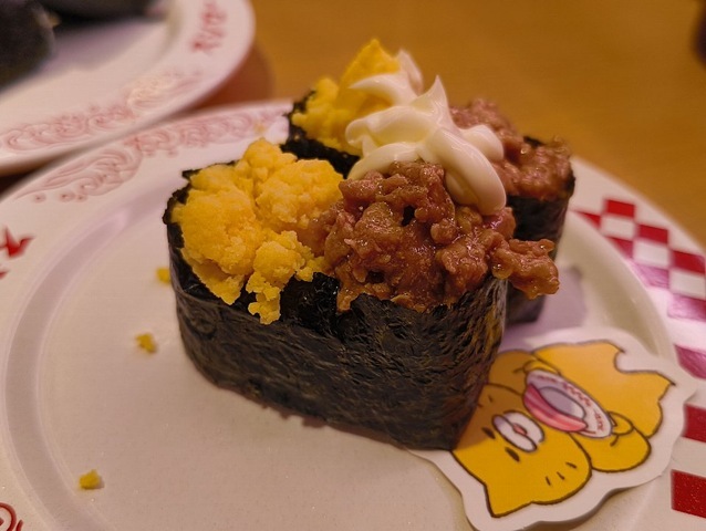 鶏そぼろと玉子軍艦 ノラネコぐんだんコラボ限定ピック付き