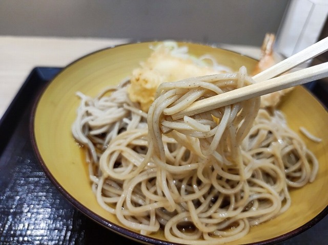 蕎麦を手繰る