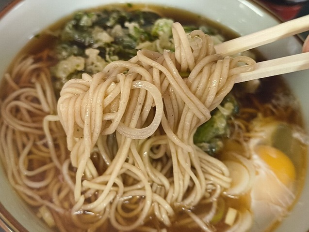 蕎麦を手繰る