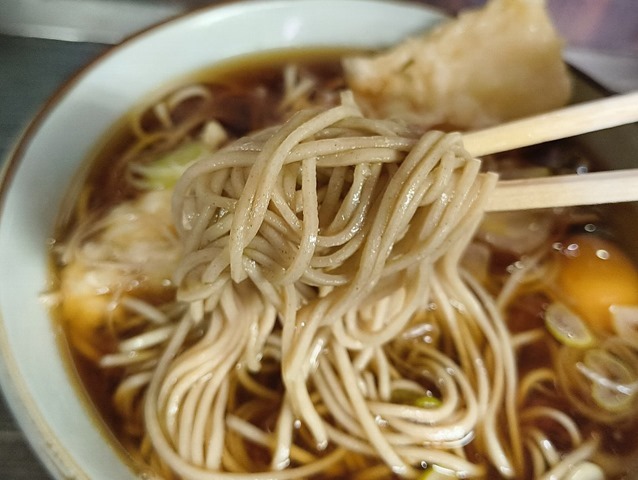 蕎麦を手繰る