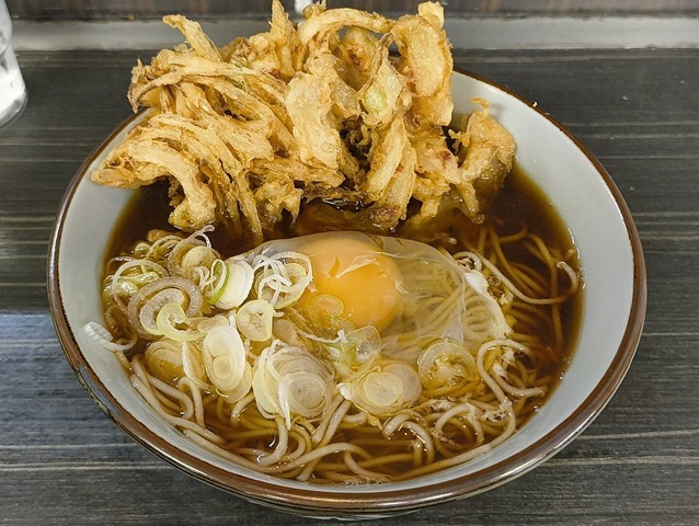 天玉そば(かき揚げそば+生たまご) 天玉そば(かき揚げそば+生たまご)