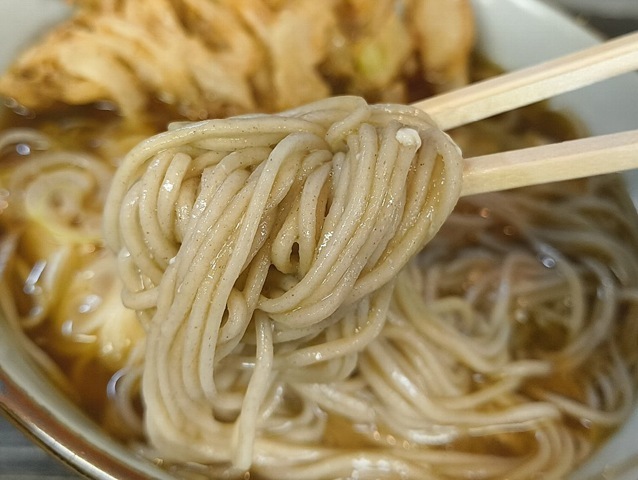 蕎麦を手繰る 蕎麦を手繰る