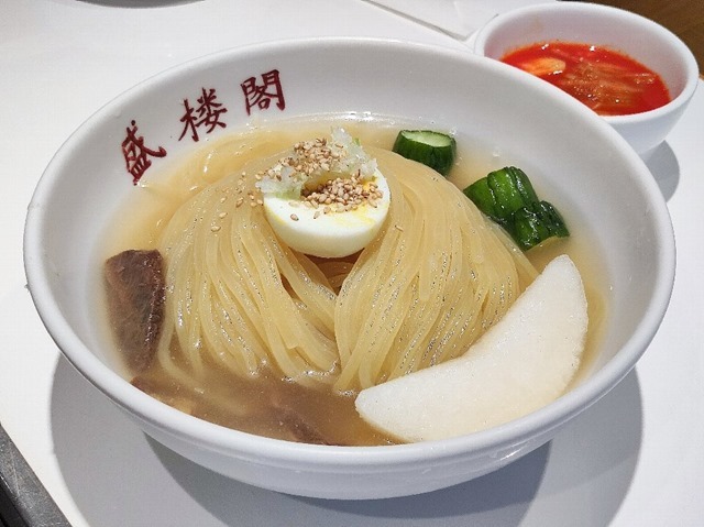 下河原さんは冷麺（大盛、辛味別）