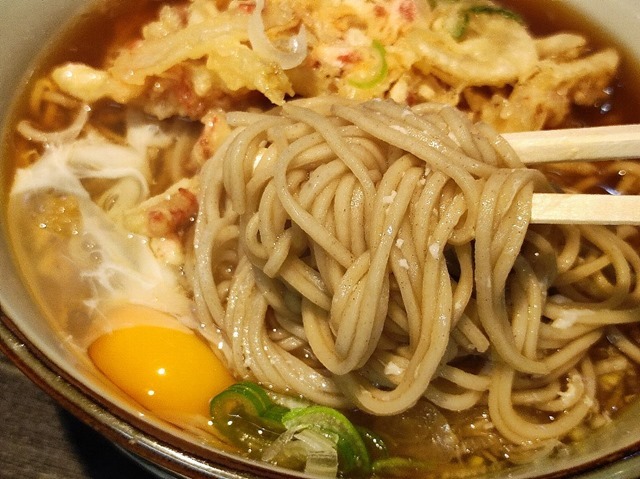 蕎麦を手繰る
