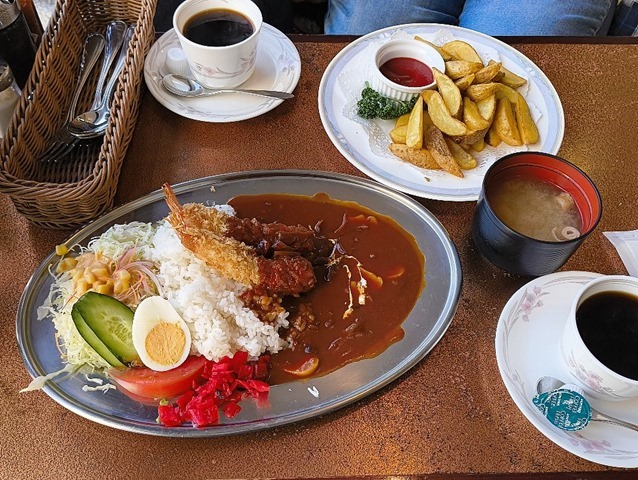 ダブルエビフライ＆ハヤシライスとコーヒーとフライドポテト