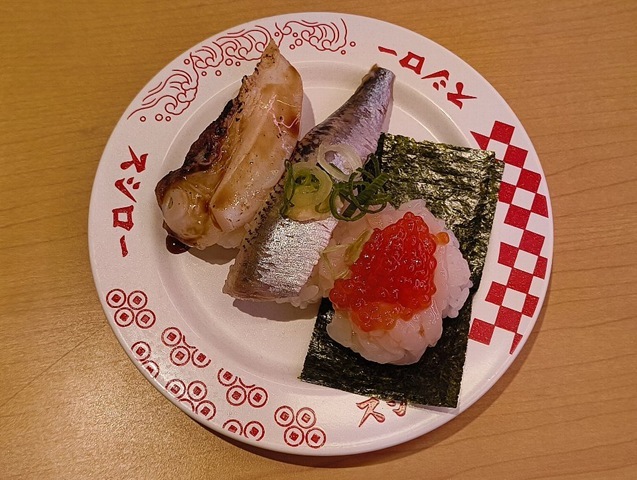 「スシロー」で「江戸前の匠すし3貫盛り」と「スシロー 貝塩ラーメン煮玉子付」でランチ。「炙り水たこ 江戸前煮詰めがけ」と「いわしの江戸前酢洗い」と「いかと筋子包み」の3貫だが、今までの「スシロー」で一番うまかったのだよ（笑）。（スシロー 浅草吾妻橋店：墨田区吾妻橋１丁目）