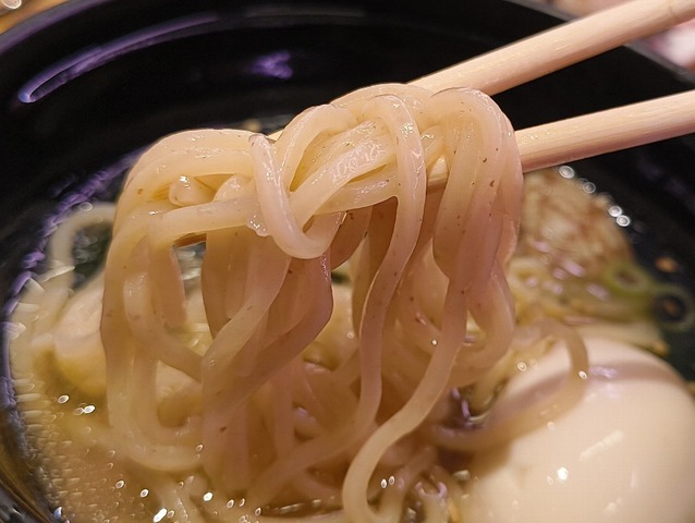 ラーメンを手繰る