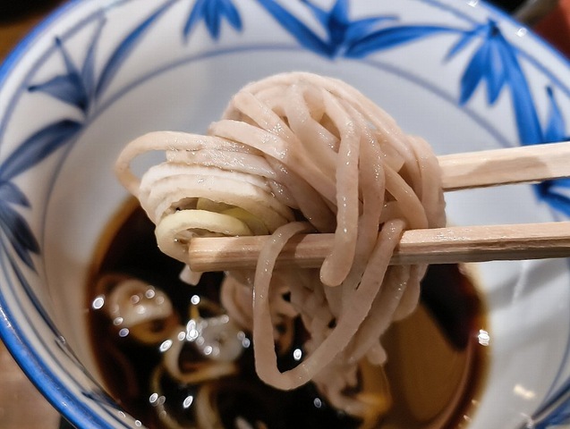 蕎麦を手繰る 蕎麦を手繰る