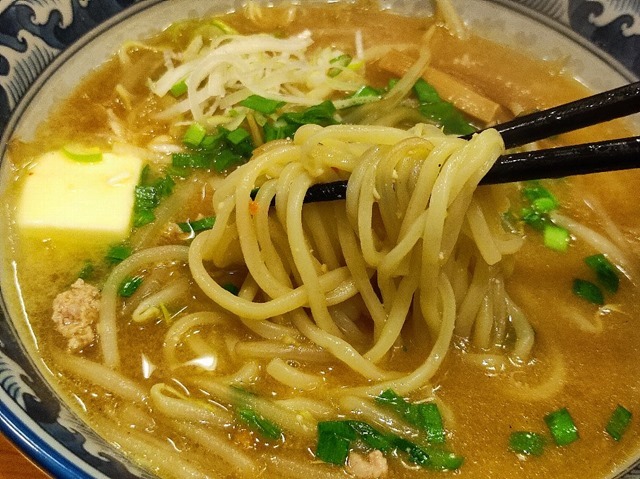 麺を食べる。これが何とも云えずうまいのだよ（笑）