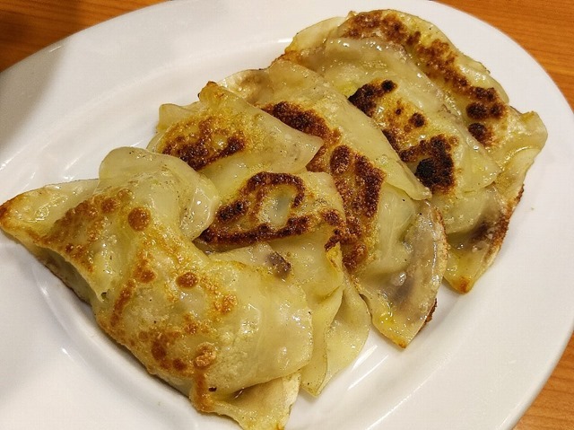 餃子も食べる。シャーピンの味がしたのだよ