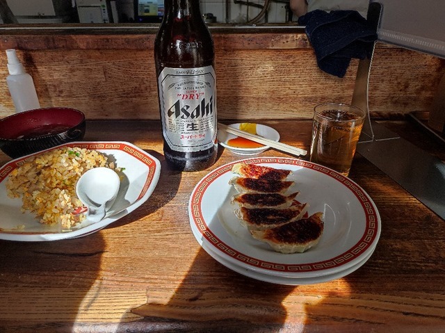 チャーハン、ビール、餃子