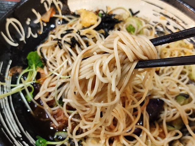 蕎麦を手繰る