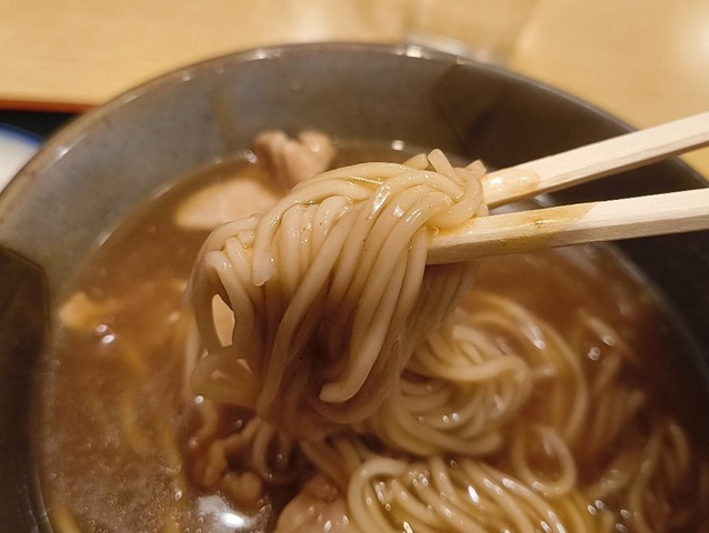 蕎麦を手繰る