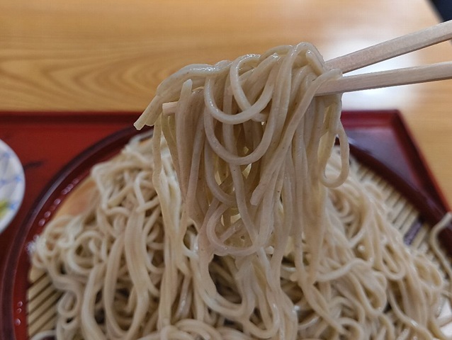 蕎麦を手繰る