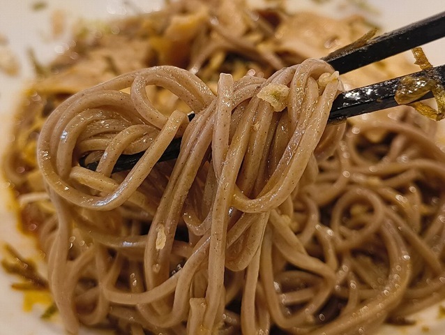 蕎麦を手繰る 蕎麦を手繰る