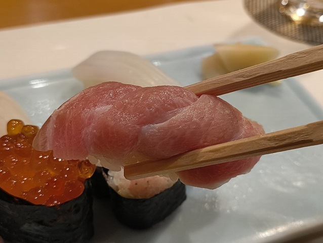 トロを食べる