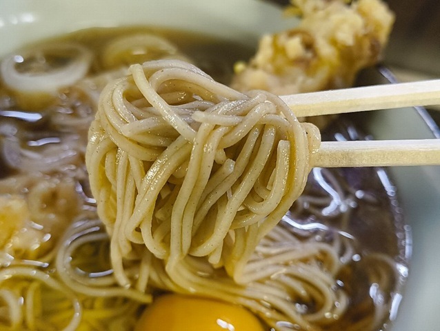 蕎麦を手繰る