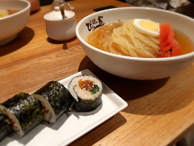 冷麺とキムパブ