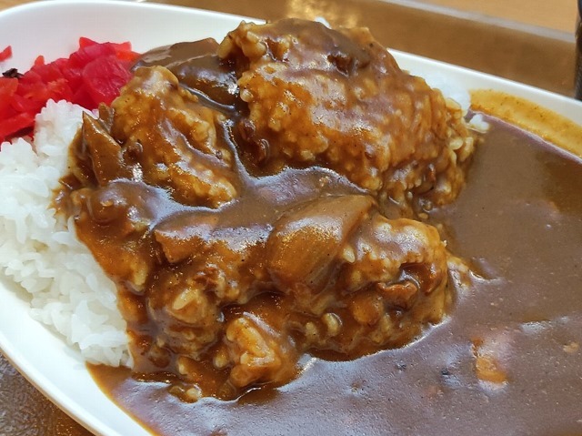 この大盛のご飯とカレーを食う