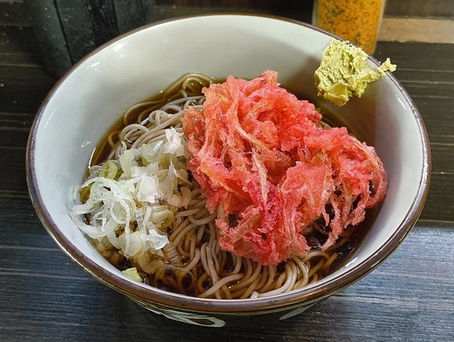 冷し紅ショウガ天そば