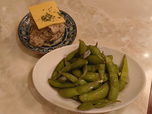 黒胡椒ポテトサラダと枝豆〈黒胡麻とバター〉