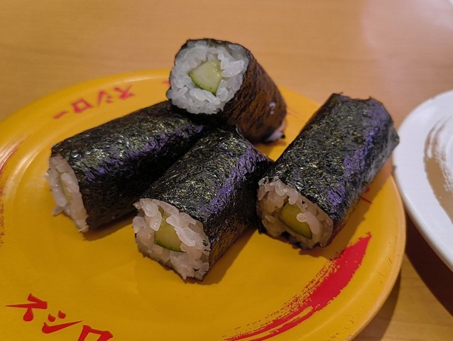 相変わらず行儀が悪いがもう慣れたのだ