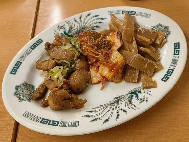 三品盛合わせ（メンマ、キムチ、やきとりネギ和え）