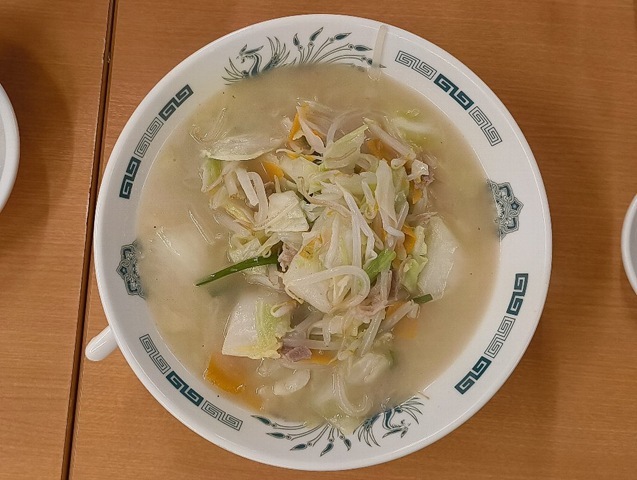 野菜たっぷりタンメン（麺半分）