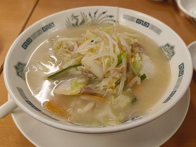 野菜たっぽりタンメン（麺半分）