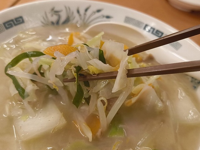 野菜を食べる