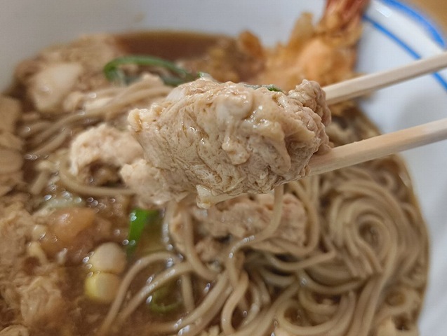 玉子とじを手食べる