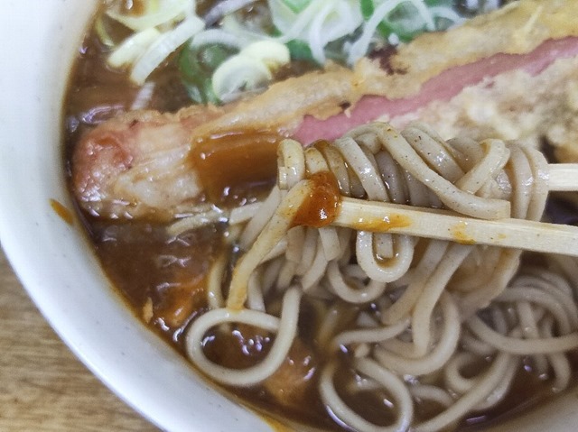 蕎麦を手繰る