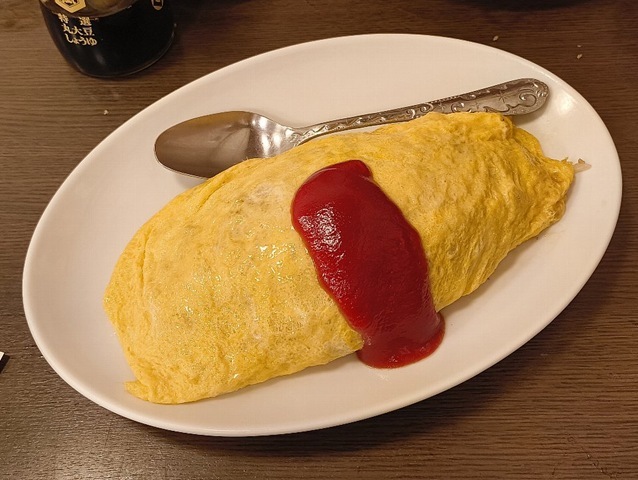 『ナカジマ』で「けんけん」と「はまぐりの酒蒸し」と「刺身の盛りあわせ」で「赤星」を吞み、「みょうがきゅうり」と「ハムカツ」で「角ハイ」を吞んだ。最後は「オムライス」という何時ものコースだったのだが、『ナカジマ食堂』は流石であった。病気持ちが顔を揃えても臆することなく、流れるように酒を呑み酒肴を楽しんだのだよ（笑）。 （ナカジマ：千束通り商店街：浅草五丁目）