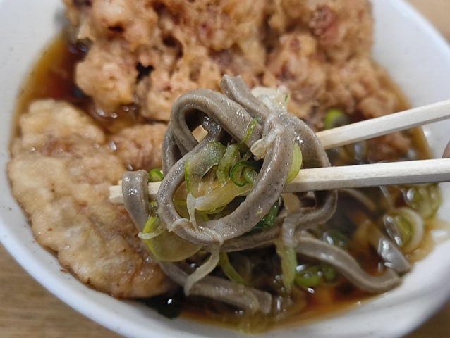 蕎麦を手繰る