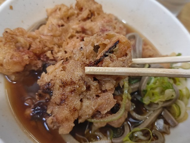 漸くジャンボゲソ天を食べ始めるのだ