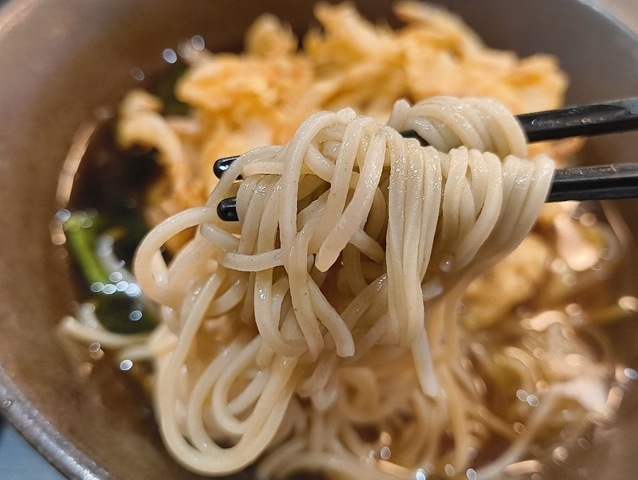 蕎麦を手繰る
