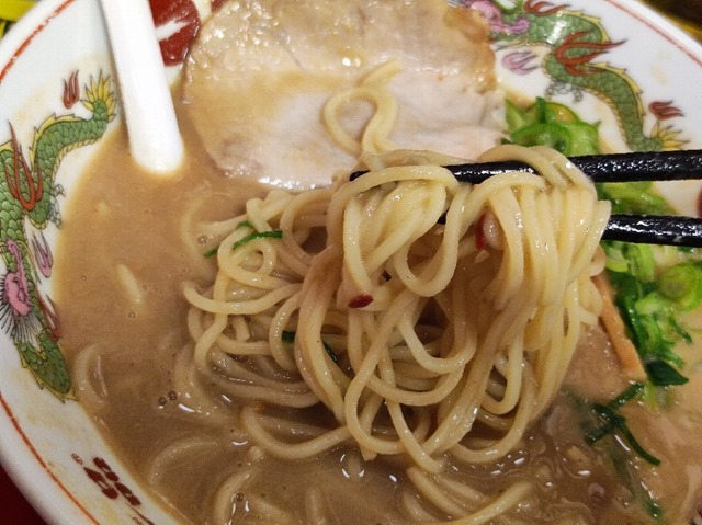 ラーメンを手繰る