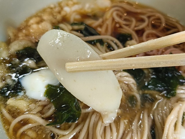 白いかまぼこがチャーミングである