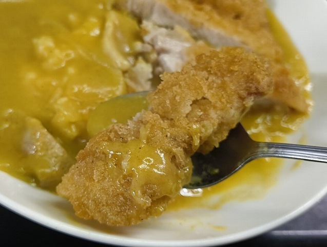 カツを食べる