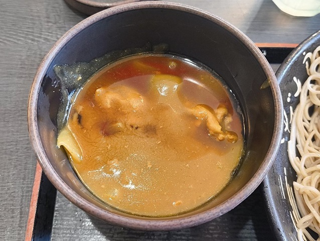 つけ汁の1/3程をカレールーに加えてやる