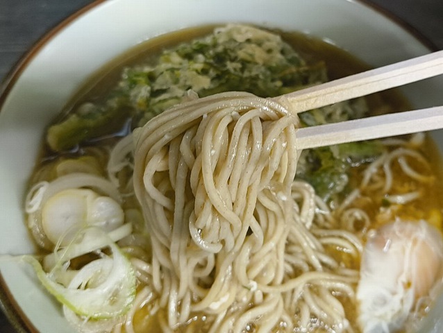 蕎麦を手繰る