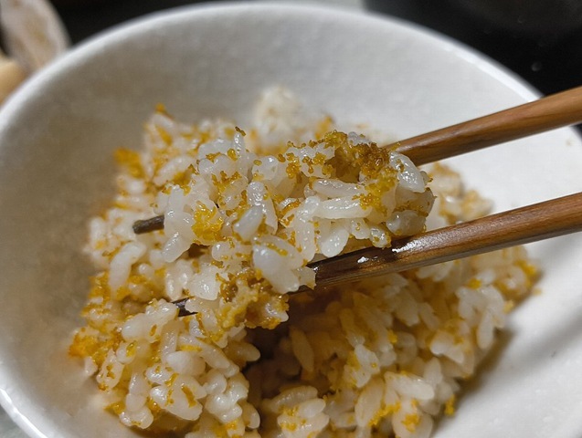 うにご飯を食べる