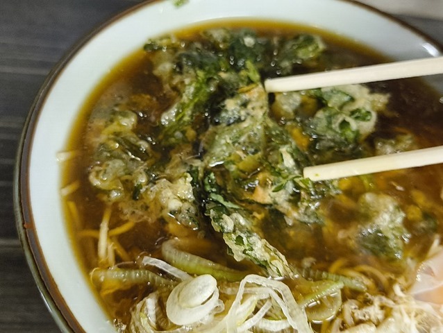 春菊天を汁に沈める