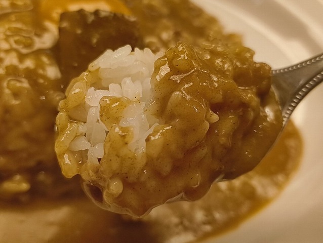 カレーを食べてみる