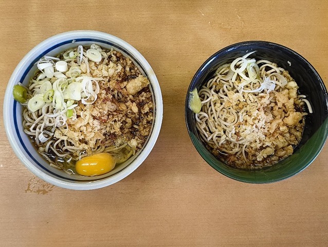 冷したぬきそ（大盛）＋生たまごと冷したぬきそば